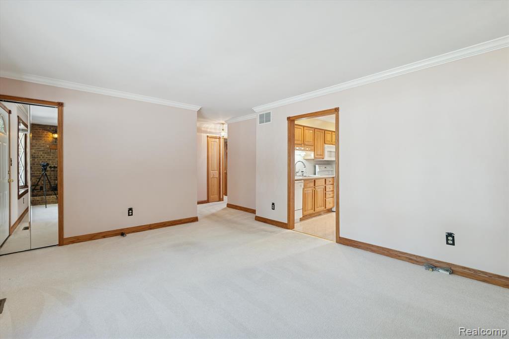 1560 Odette, Hartland, MI 48353 — Photo 8