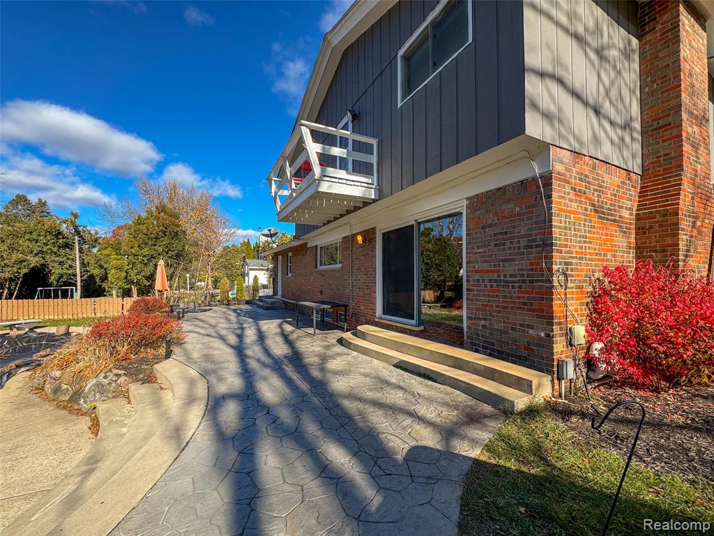 6940 Wing Lake Road, Bloomfield, MI 48301 — Photo 35