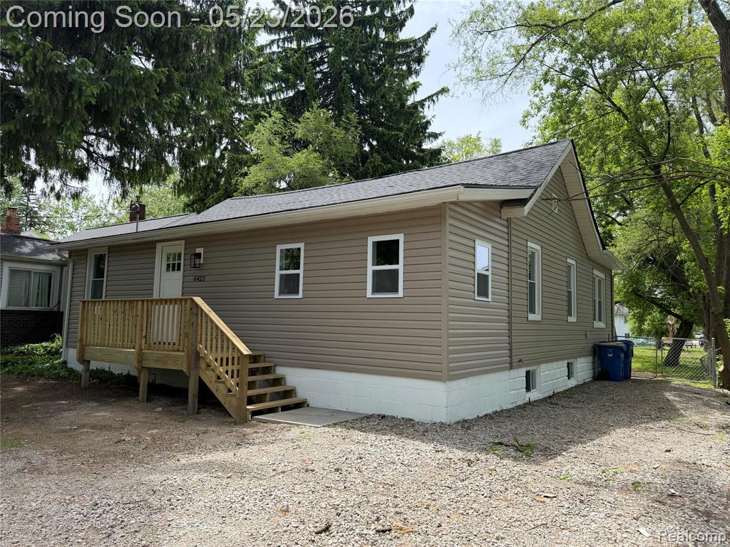6423 Andersonville Road, Waterford, MI 48329 — Photo 2