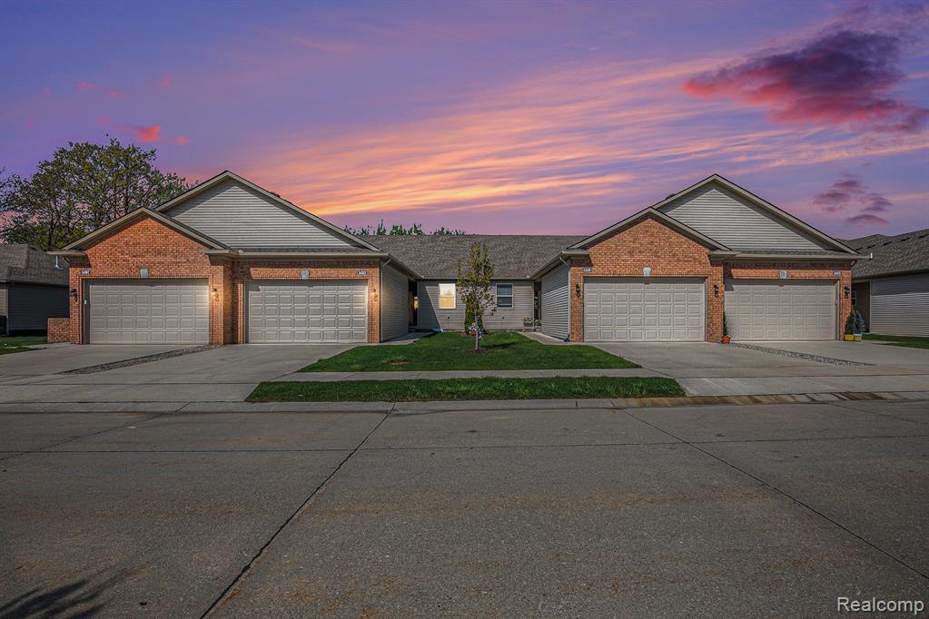 54313 CAMDEN Circle, New Baltimore, MI — Photo 2