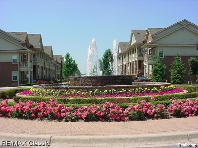 612 Pointe Drive, Walled Lake, MI 48390 — Photo 28