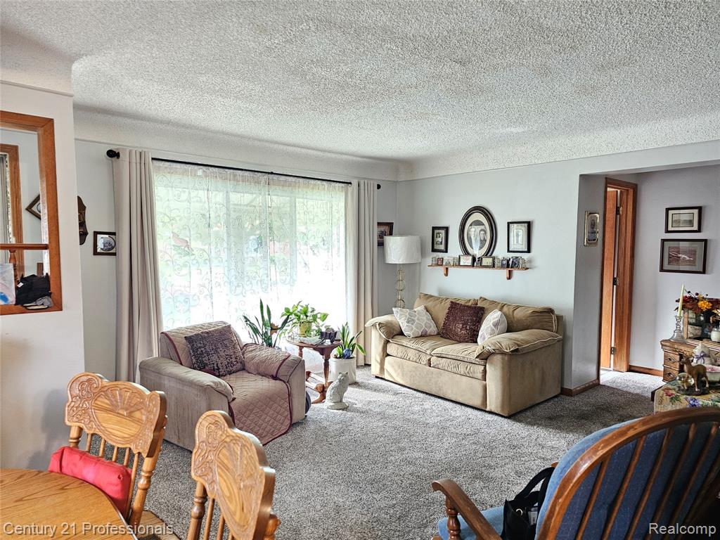 8876 Robindale, Redford, MI 48239 — Photo 7