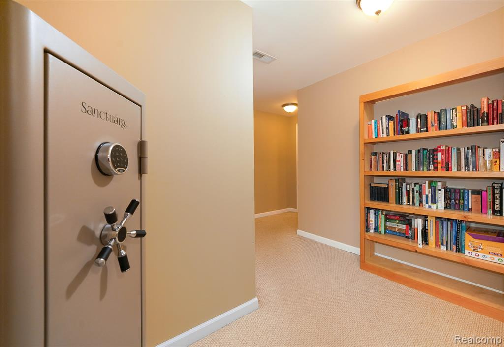 802 Castle Pine Court, Pontiac, MI 48340 — Photo 55