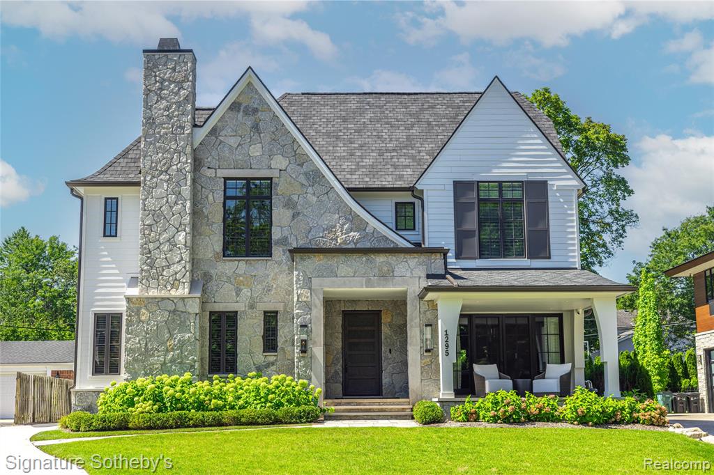 1295 Lakeside Drive - Photo 2