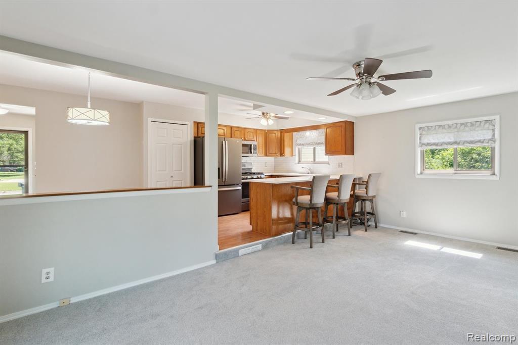 6169 Barker Circle, Waterford, MI 48329 — Photo 18