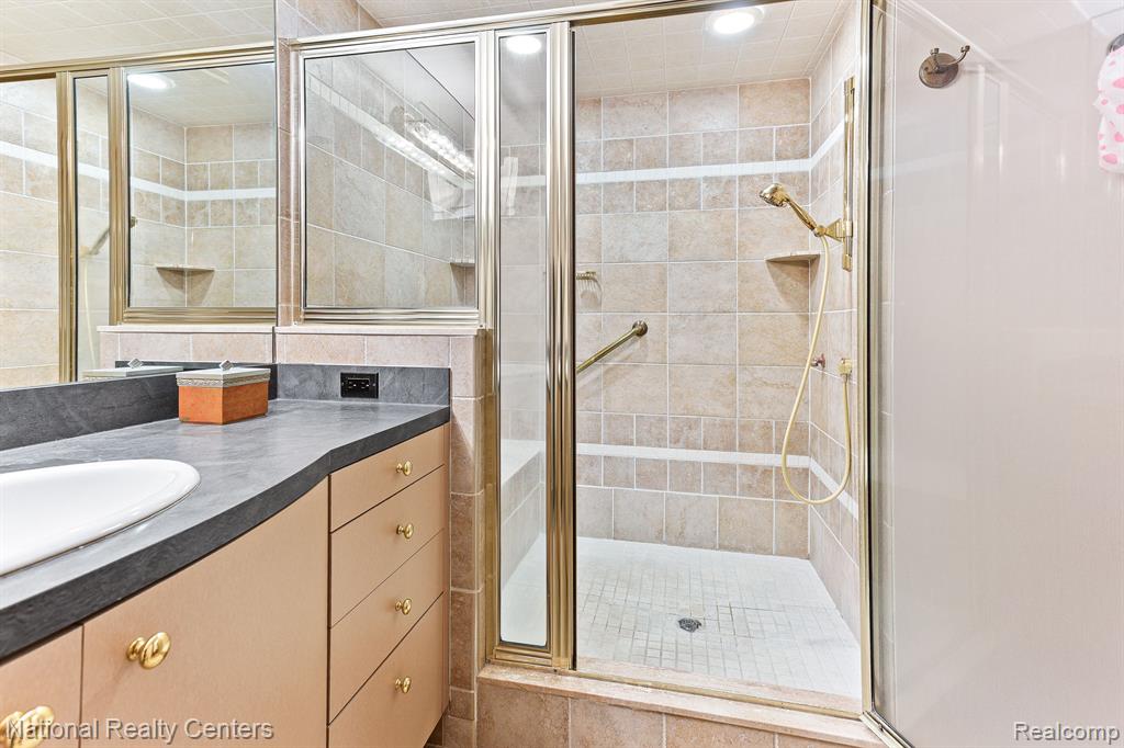 7207 Creeks Bend Drive, West Bloomfield, MI — Photo 28