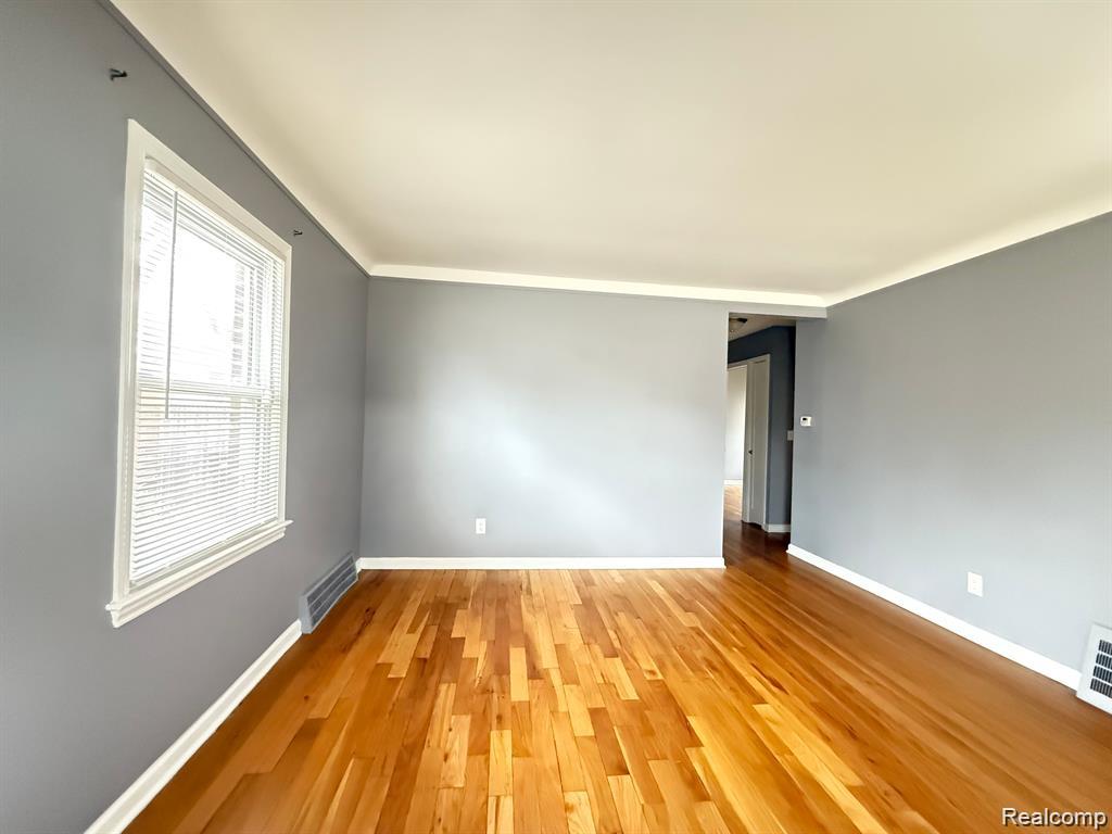 8241 KALTZ, Center Line, MI 48015 — Photo 4