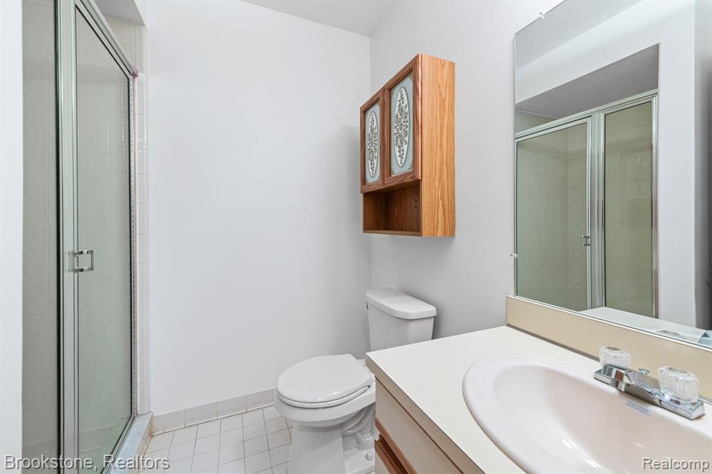 41213 Whispering Oaks Drive, 19, Clinton Twp, MI 48038 — Photo 14