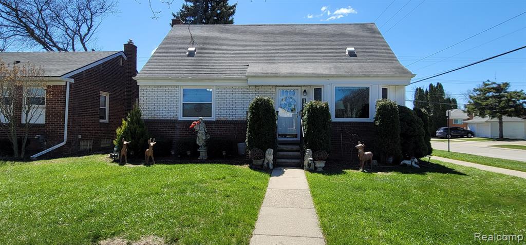 14301 MANHATTAN Street, Oak Park, MI 48237
