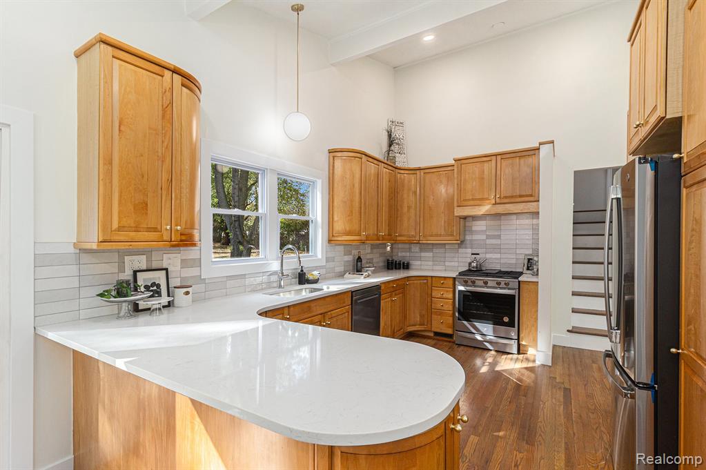 921 N Garner Road, Milford, MI 48380 — Photo 10