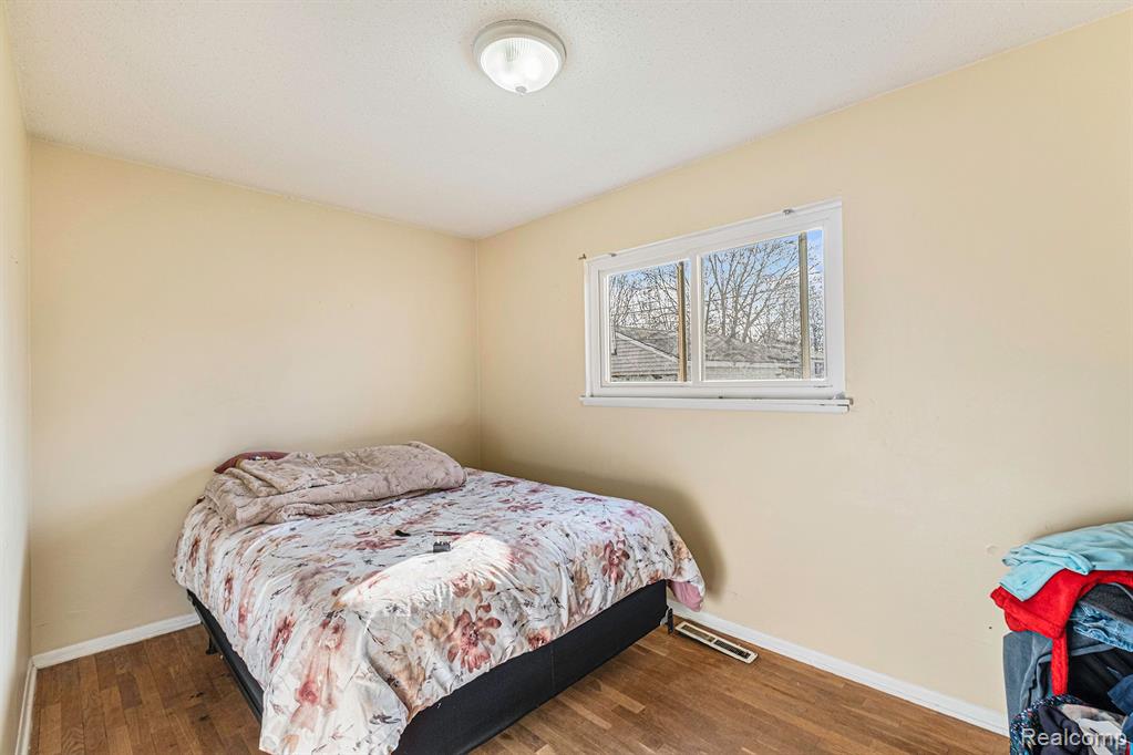 910 Dell Avenue, Flint, MI 48507 — Photo 9