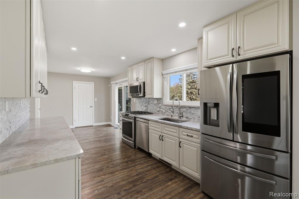 7978 Little Farm Lane, West Bloomfield, MI — Photo 11