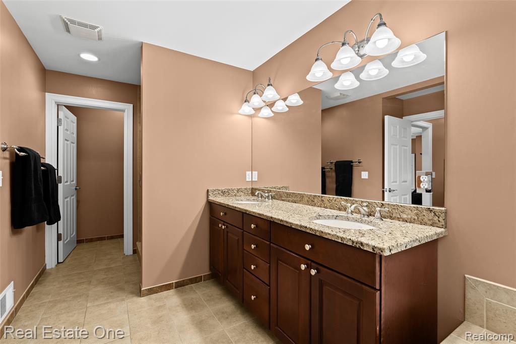 477 E Commerce Street, Milford, MI 48381 — Photo 24