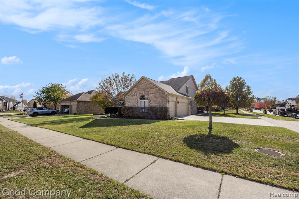 52117 Pebble Creek Drive, New Baltimore, MI 48047 — Photo 2