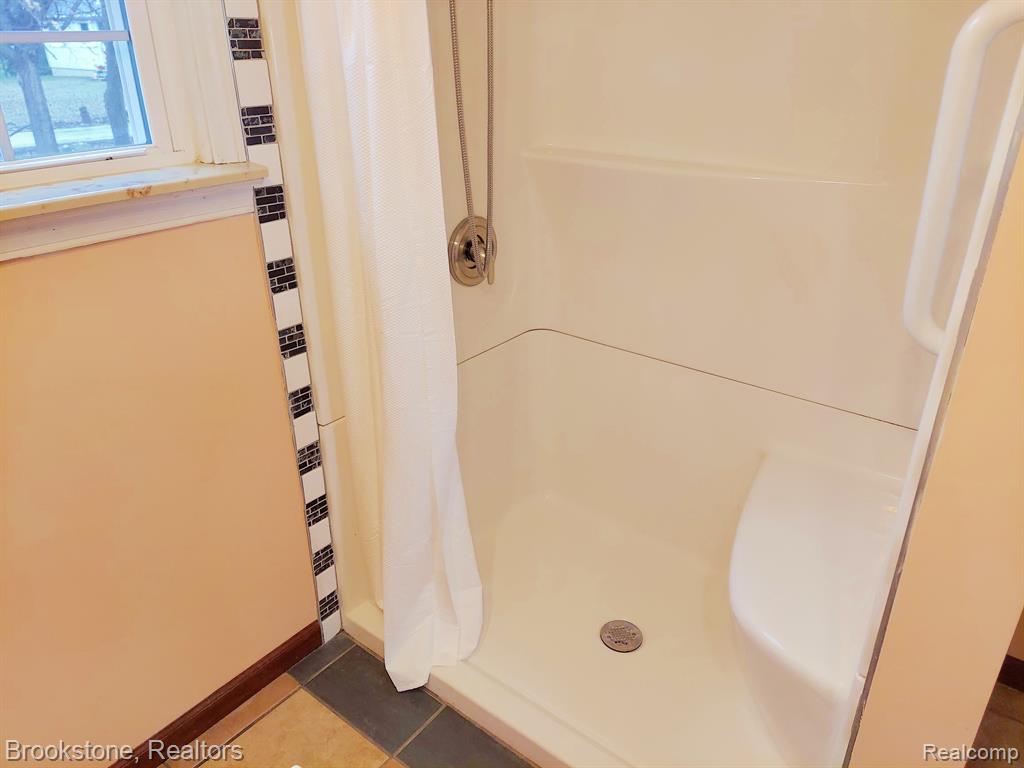 5104 CHESANING Road, Chesaning, MI 48616 — Photo 29