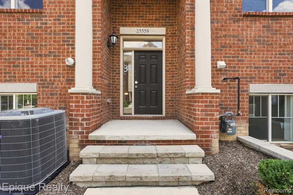 25558 Grandview Lane, 38, Novi, MI — Photo 3