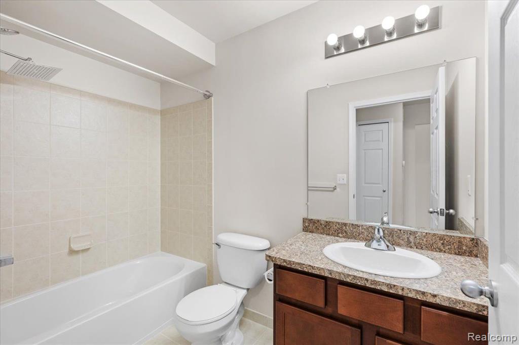 30216 VIEWCREST Drive, Novi, MI 48377 — Photo 22