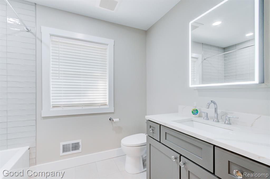530 W HAZELHURST Street, Ferndale, MI 48220 — Photo 28