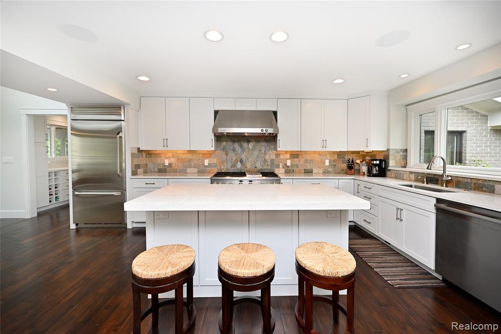 4801 N Harsdale Road, Bloomfield Hills, MI 48302 — Photo 11
