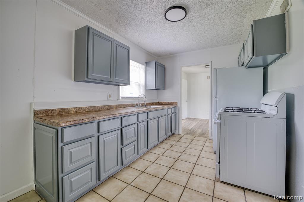 585 Olds Street, Ypsilanti, MI 48198 — Photo 16