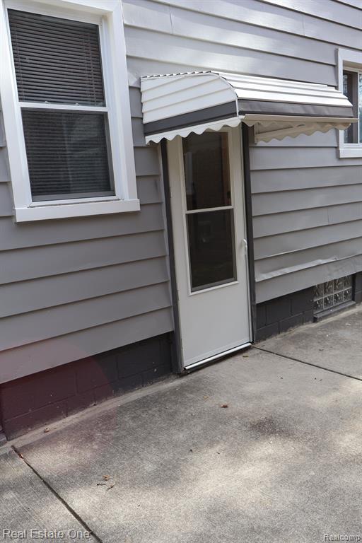 916 STEWART Avenue, Lincoln Park, MI 48146 — Photo 35