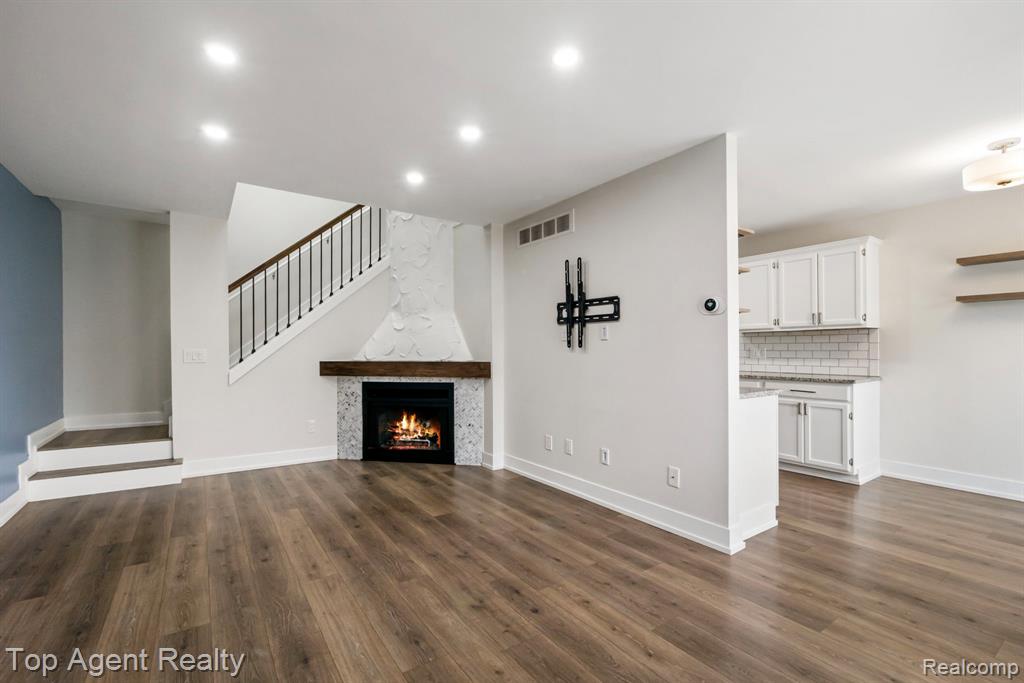 38887 Country Circle, Farmington Hills, MI 48331 — Photo 13