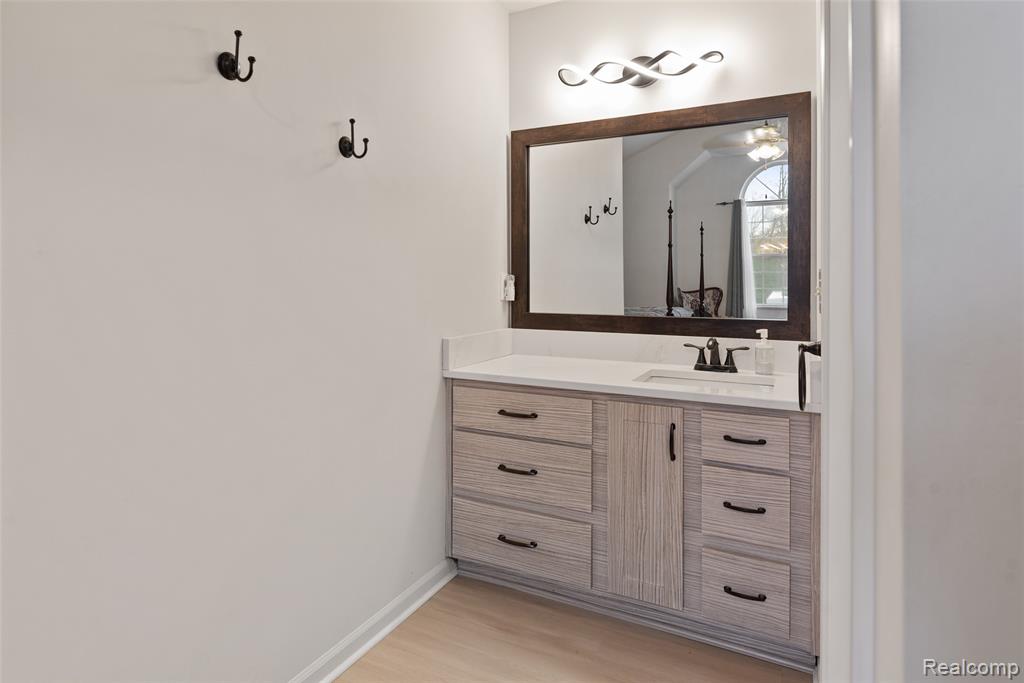 4325 Heatherstone Drive, Waterford, MI 48329 — Photo 24
