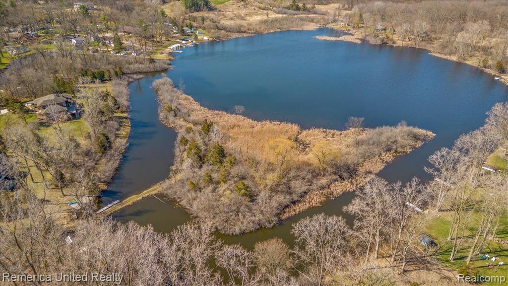 10468 Oak Shore Drive, South Lyon, MI 48178 — Photo 17