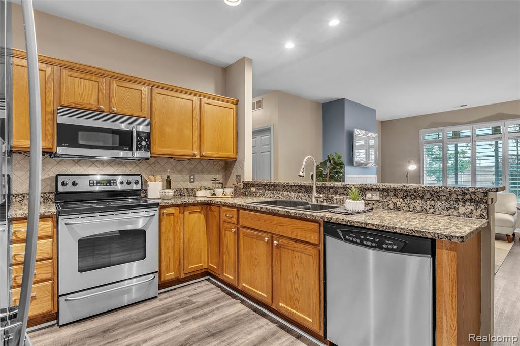 5589 TWIN OAKS Drive, Sterling Heights, MI 48314 — Photo 20