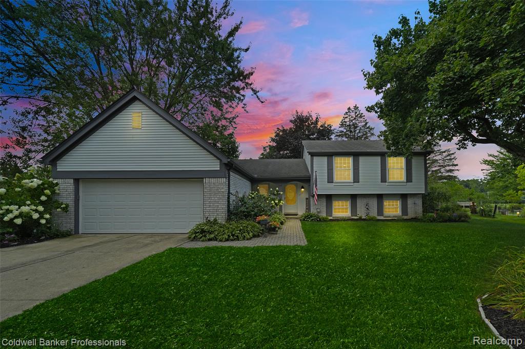 5075 Bayside Drive, Troy, MI 48098 — front exterior