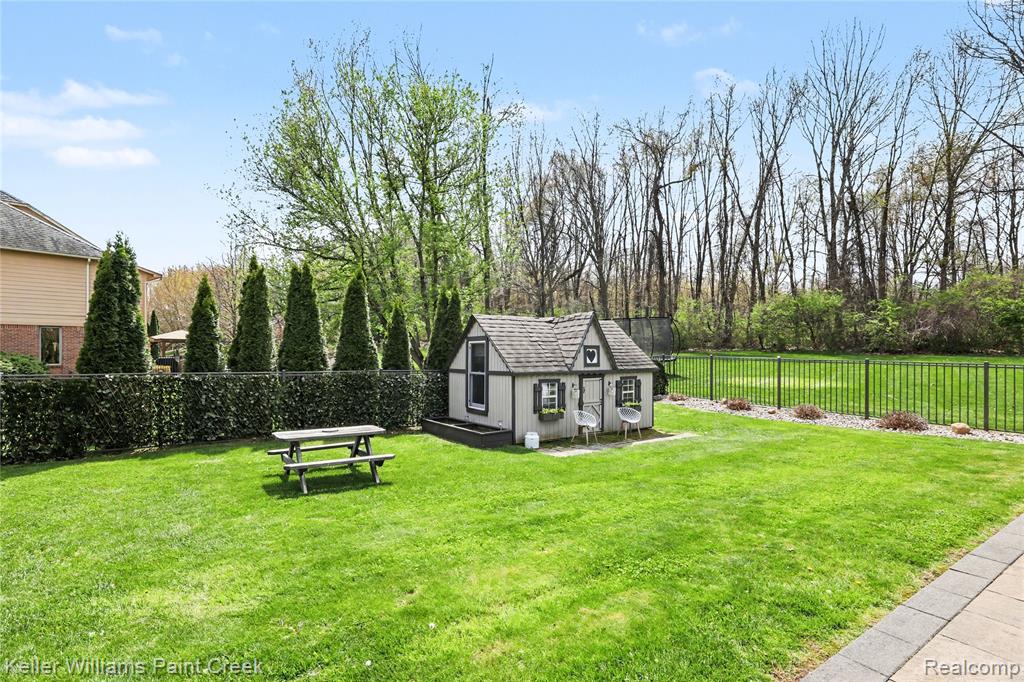 8135 Pine Knob Meadows Drive, Clarkston, MI 48348 — Photo 58