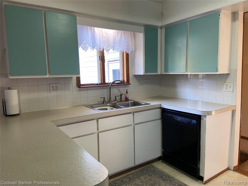 3886 Poit Drive, Lapeer, MI 48446 — Photo 8