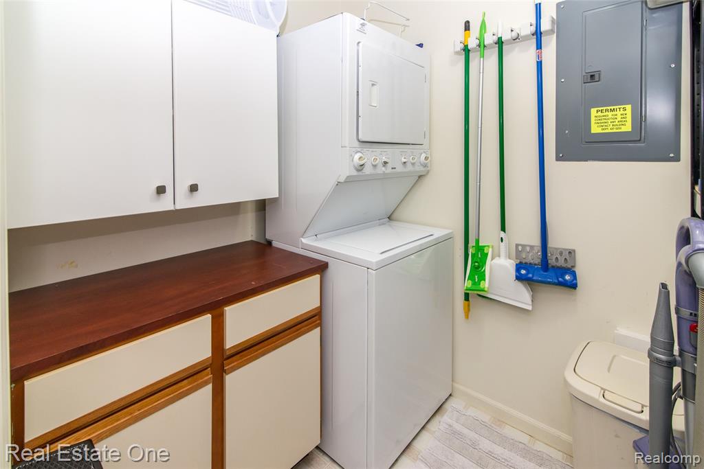 245 Brookwood Drive, 16, South Lyon, MI 48178 — Photo 8