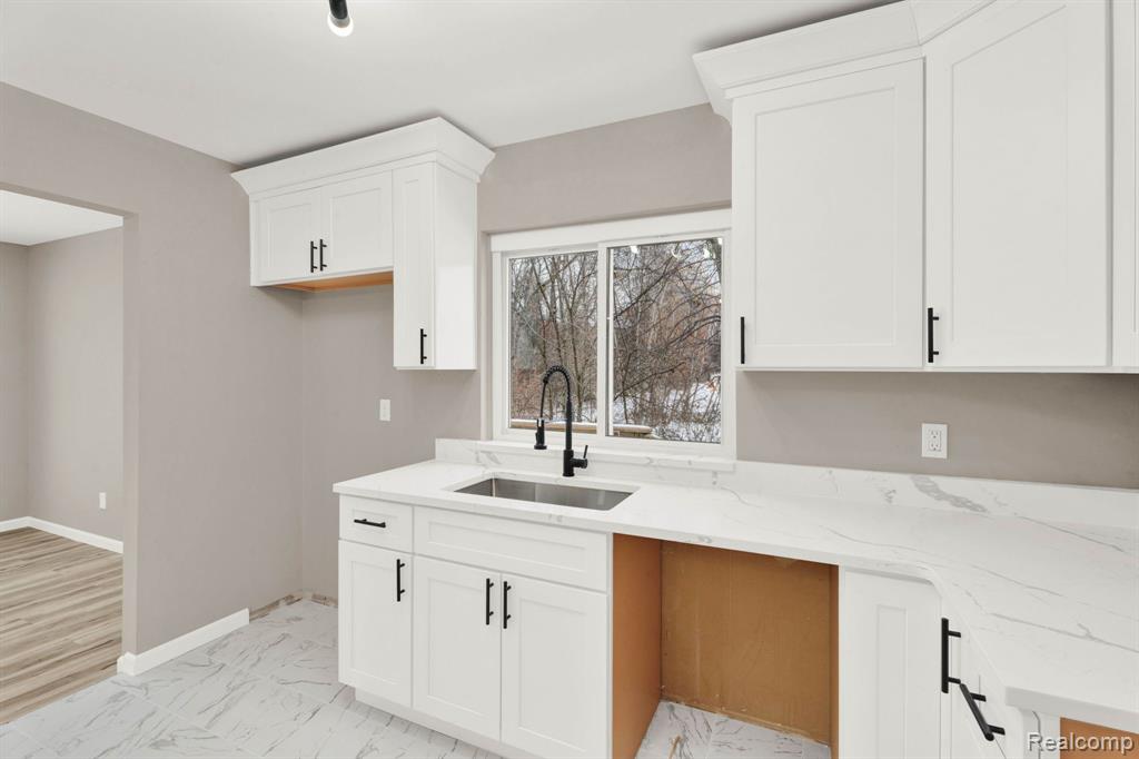 7820 Rampart Trail, Waterford, MI 48327 — Photo 17