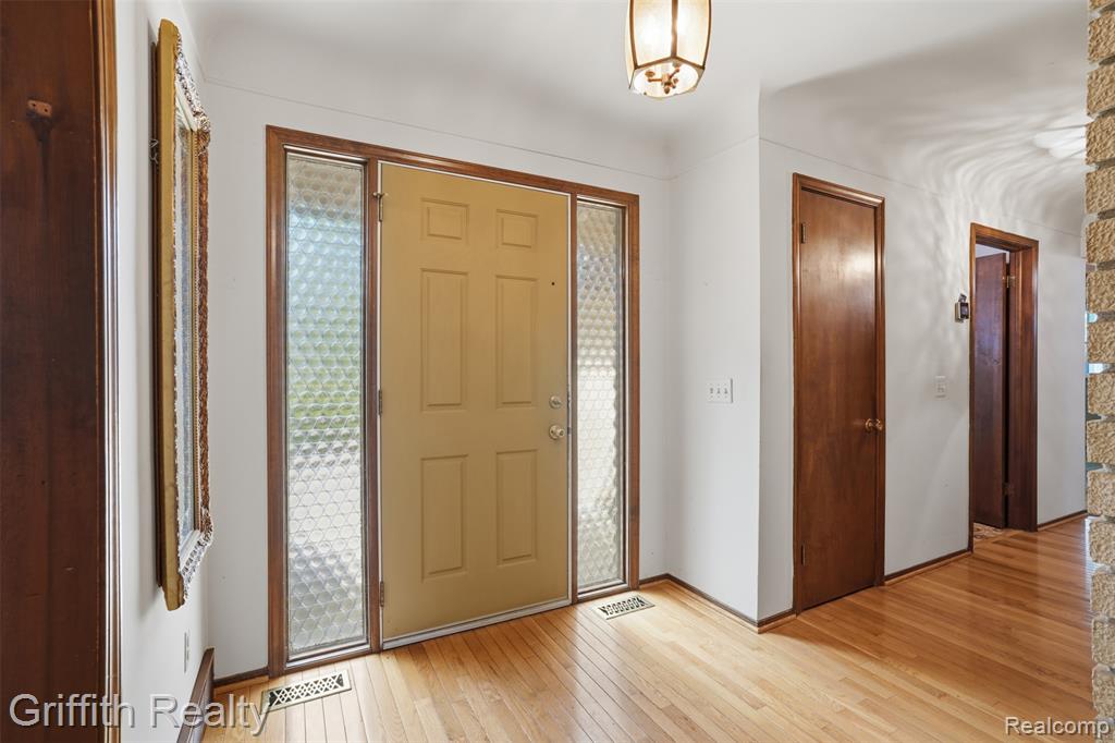 10646 Kenicott Trail, Brighton, MI 48114 — Photo 9
