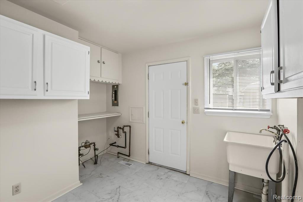 9243 Cornell Street, Taylor, MI 48180 — Photo 11