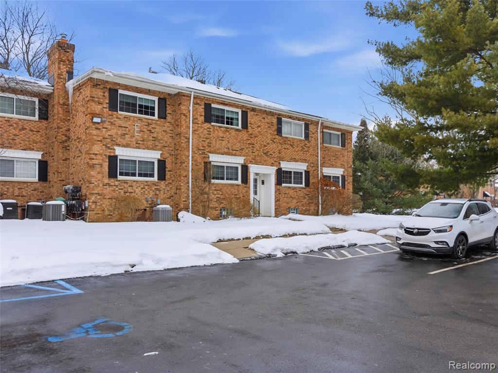 607 E Fox Hills E Drive, Bloomfield Hills, MI 48304 — Photo 25