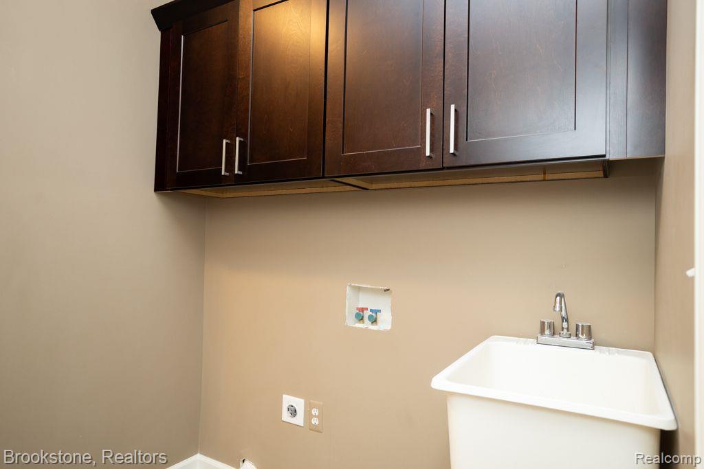 5829 TWIN OAKS Drive, Sterling Heights, MI 48314 — Photo 13