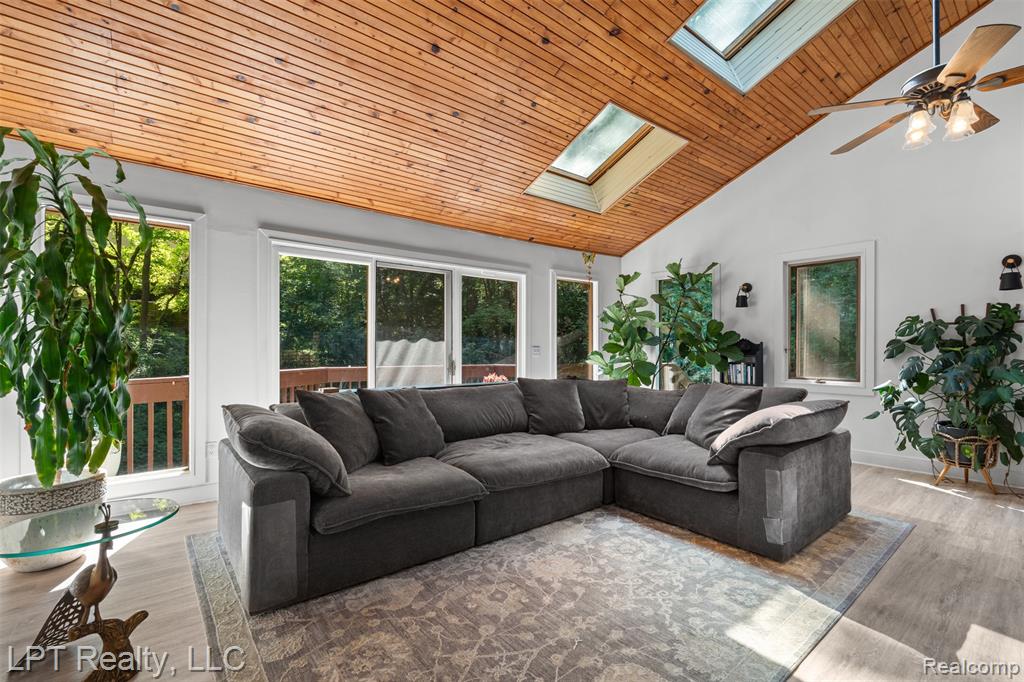 5075 Canyon Oaks Drive, Brighton, MI 48114 — Photo 7