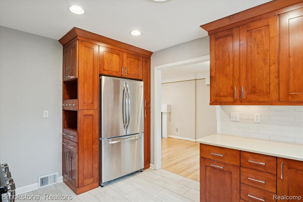 16951 Locherbie Avenue, Beverly Hills, MI 48025 — Photo 18