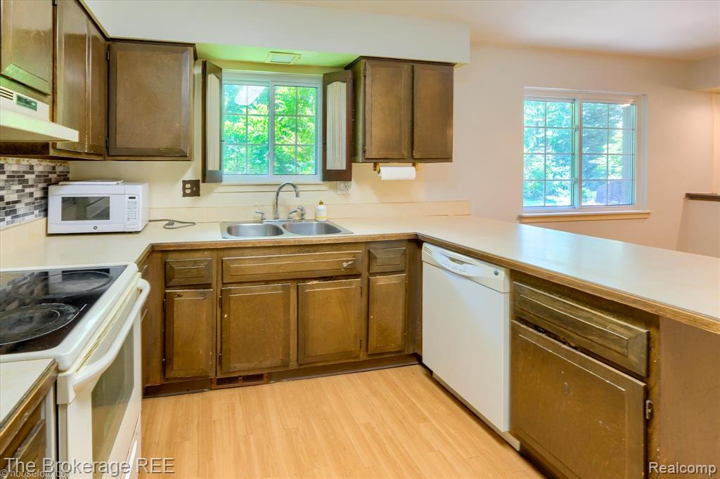5312 Michael Court, Grand Blanc, MI 48439 — Photo 10