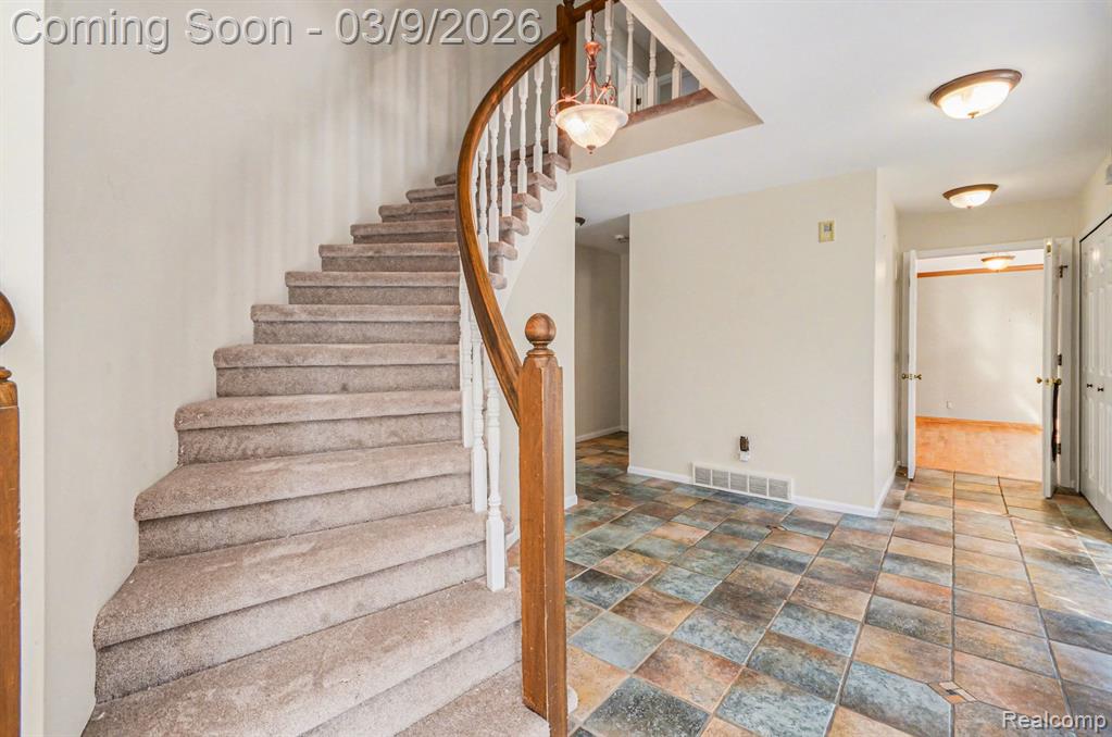 4280 Woodlands, Orchard Lake Village, MI 48323 — Photo 10