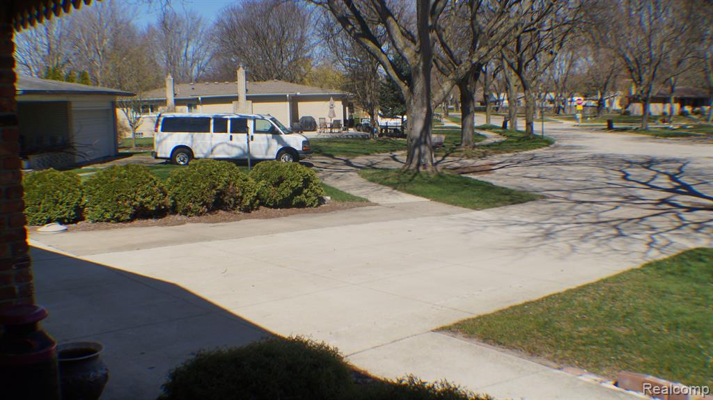 4609 CALVERT Court, Troy, MI 48085 — Photo 59