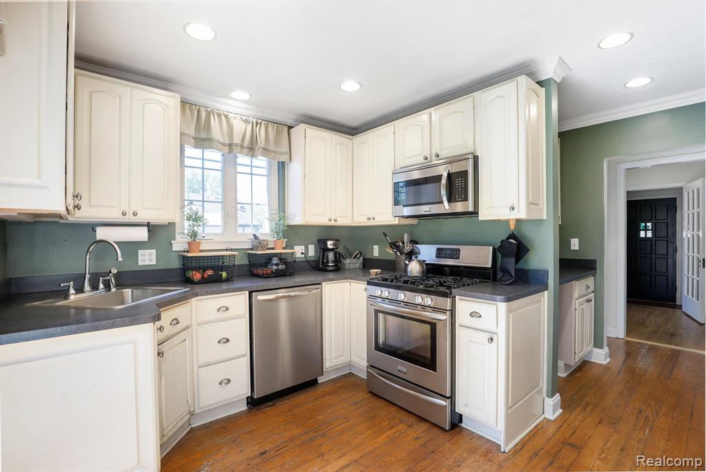 479 CLOVERLY Road, Grosse Pointe Farms, MI 48236 — Photo 11