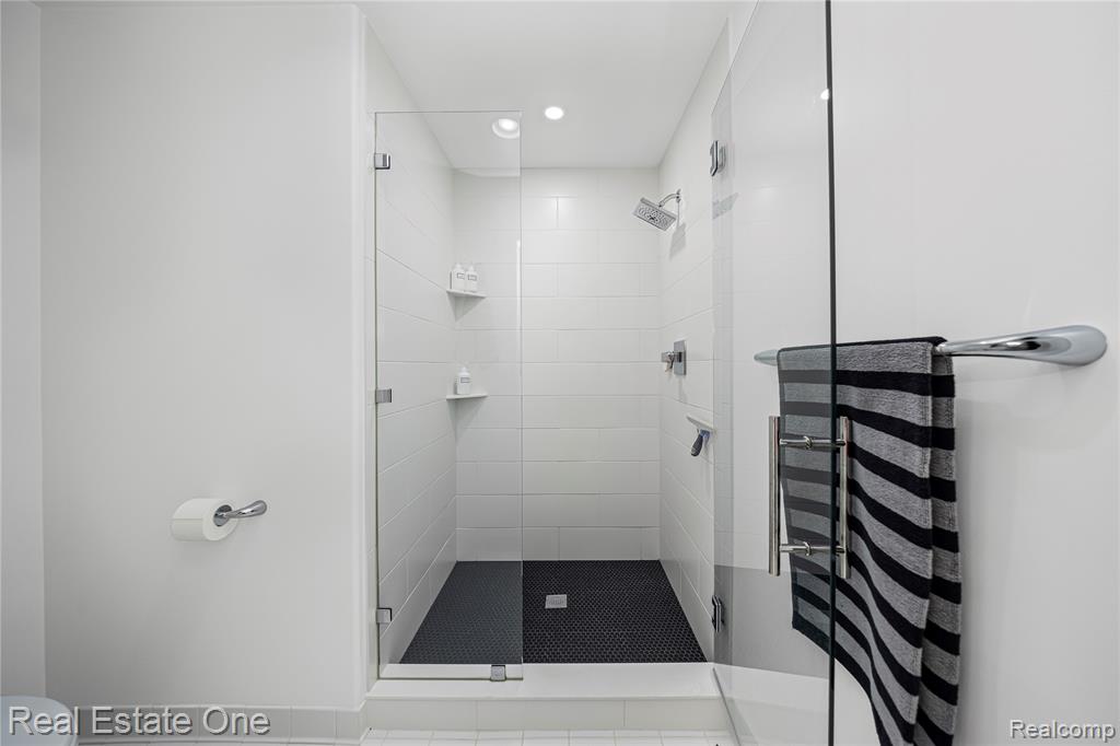 6570 Alden Drive, West Bloomfield, MI 48324 — Photo 41