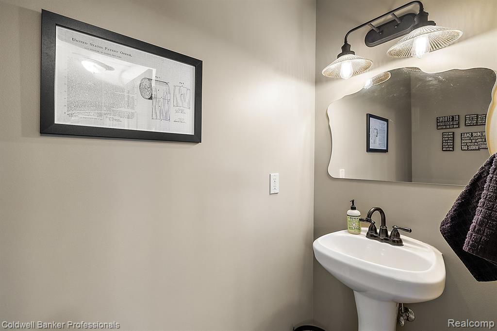 6099 SIMMONS Trail, North Branch, MI 48461 — Photo 17