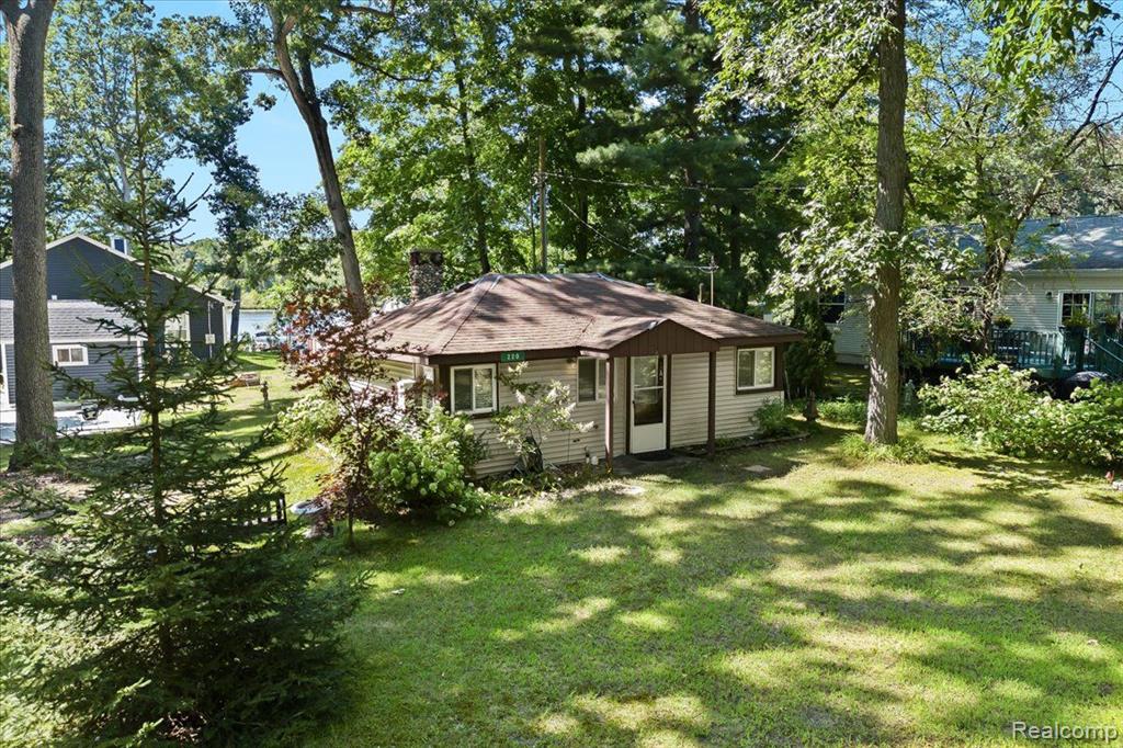 220 ELLSWORTH LAKE Drive, Gregory, MI 48137 — Photo 26