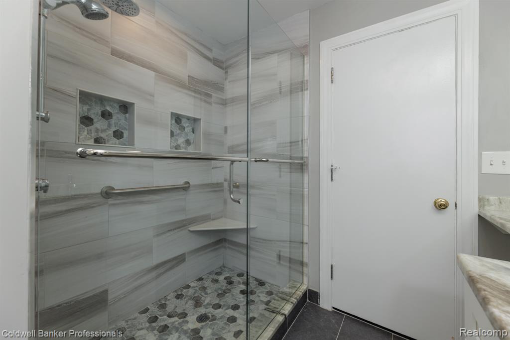 1416 N Renaud Road, Grosse Pointe Woods, MI 48236 — Photo 33