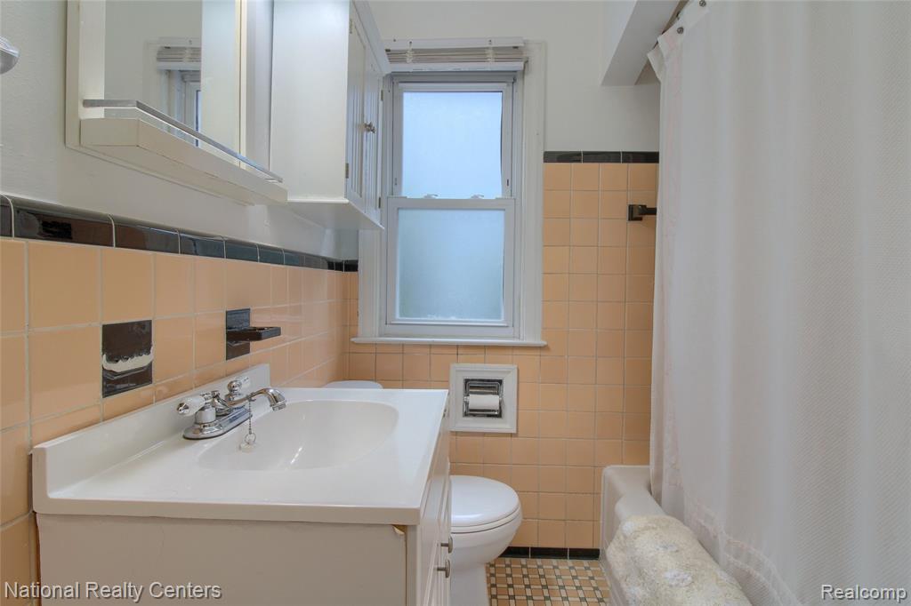 702 Royal Avenue, Royal Oak, MI 48073 — Photo 23