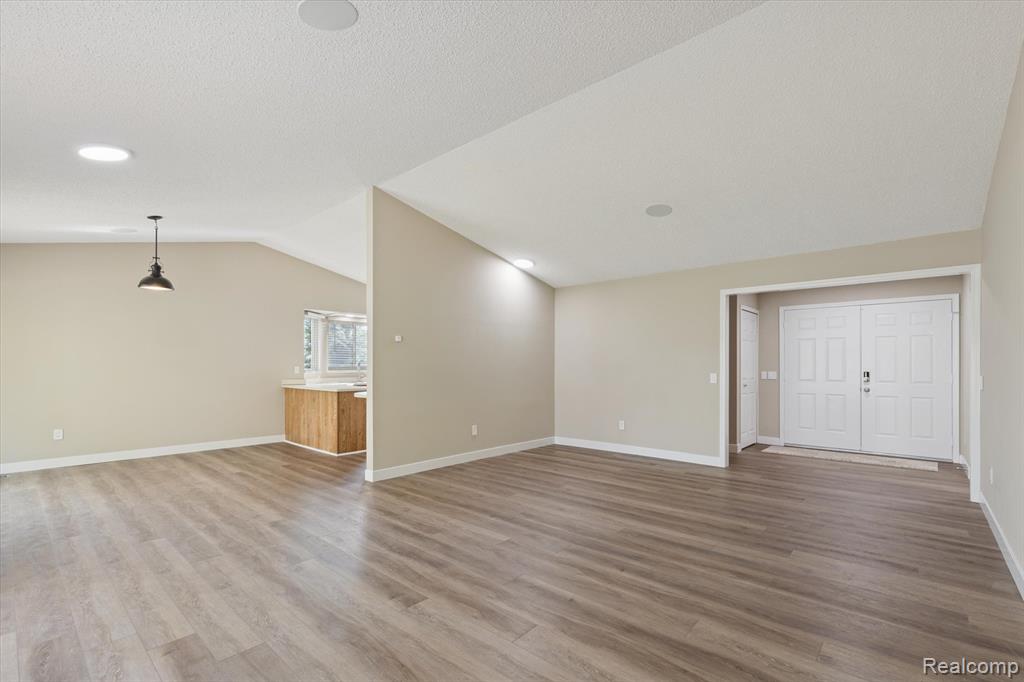 634 Lockport Road, Rochester Hills, MI 48307 — Photo 9